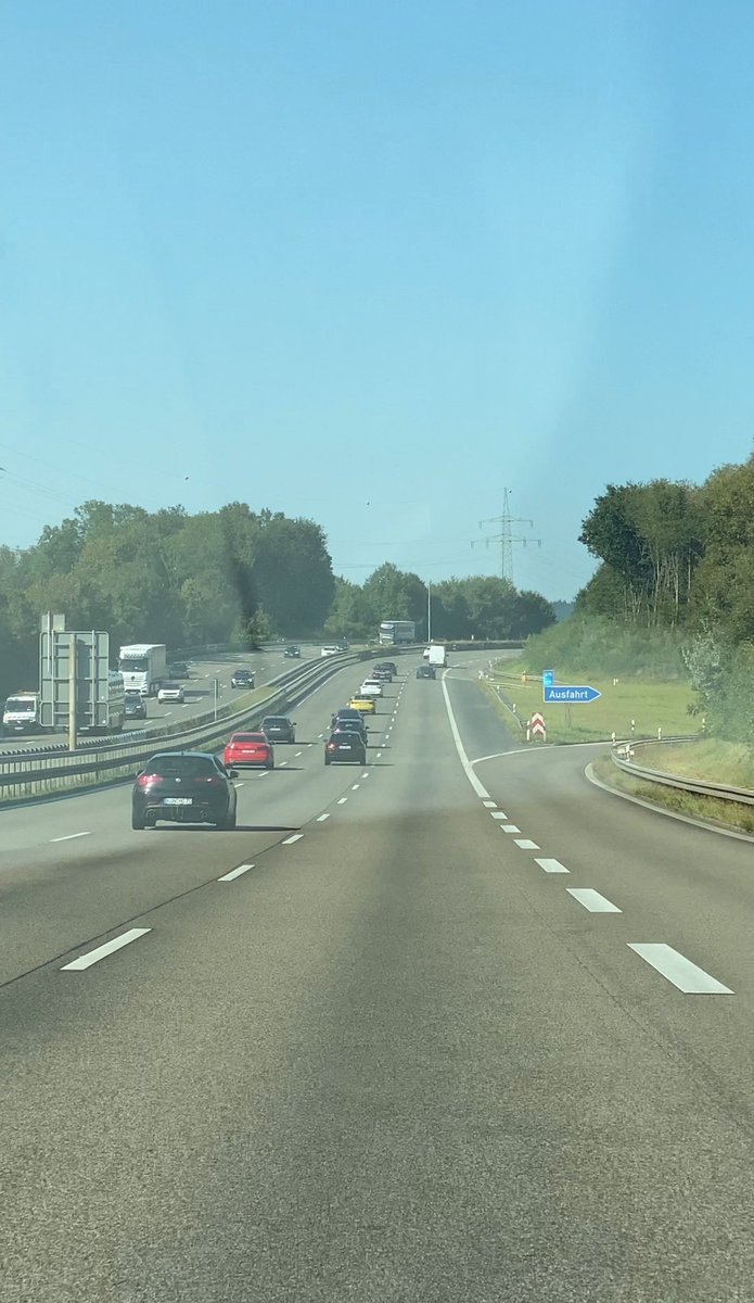 VLOelmann's tweet photo. Rechtsfahrgebot, das https://t.co/LqE9hDjyRD