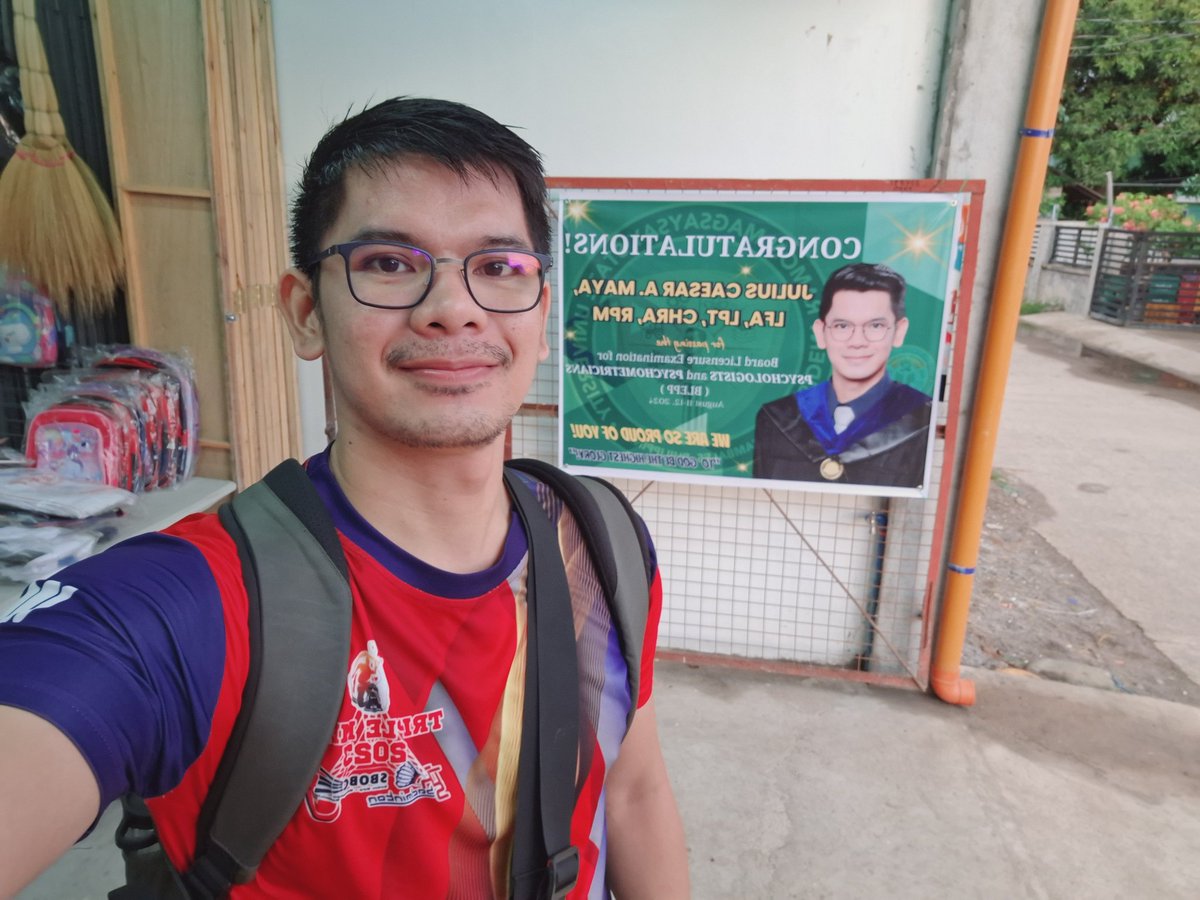 May pa-tarpaulin sa harap ng tindahan. 😊🫶