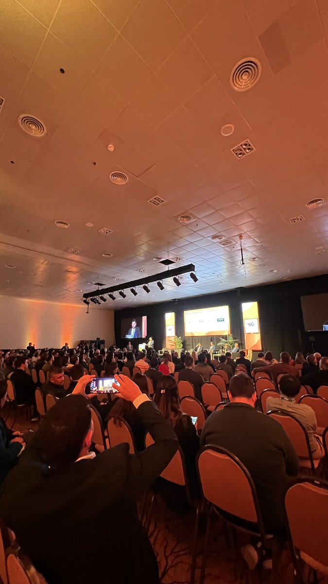 objetivo18arg's tweet photo. El Director de Argentina Mining, Javier Rojas inició su discurso expresando el agradecimiento a todos los que han apoyado el evento desde sus inicios. https://t.co/4XxECS4gi3