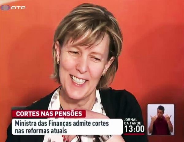 Conhecedora de sawps na ótica do perdedor, especialista em austeridade e em sucatear património, beneficiária das portas giratórias, com passagem direta de vende-pátrias para multinacional de cobrança de créditos duvidosos. Albuquerque tem um currículo perfeito para a CE.