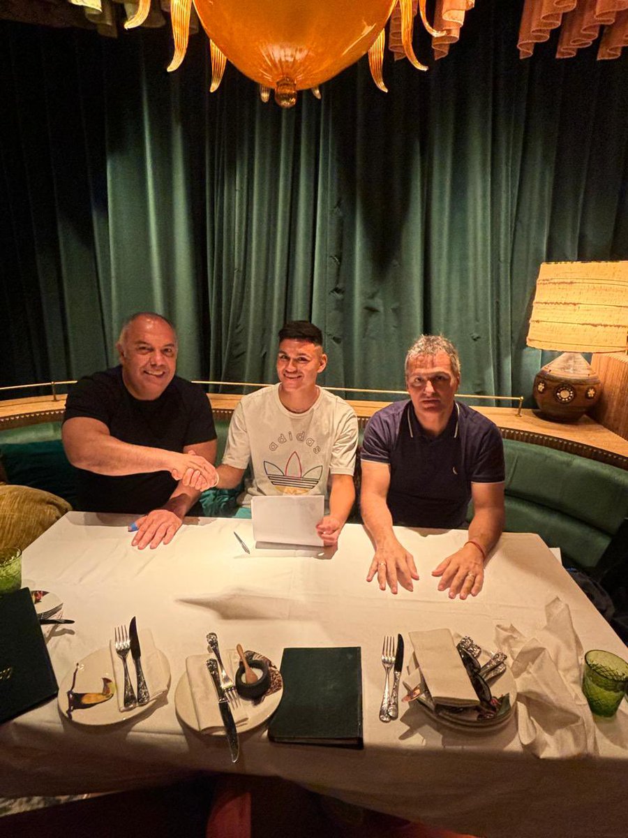 O Clube de Regatas do Flamengo informa que concluiu a negociação com o meia-atacante Carlos Alcaraz. O atleta realizou exames médicos e se reuniu com o vice-presidente de futebol, Marcos Braz, e com o diretor da pasta, Bruno Spindel. O contrato de Charly foi assinado até agosto