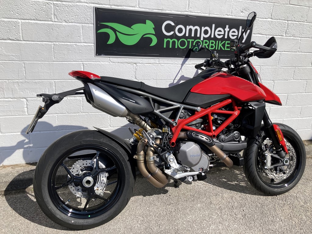 #usedbikeoftheday 2024 #Ducati #Hypermotard #950, £11895! Call our Sales team on 01745 822922 now, or use the link below to instantly secure the bike with a PayPal deposit! Over 1500 machines in stock across the #CompletelyMotorbikes group! completelymotorbikes.co.uk/bikes-in-stock… #getreal