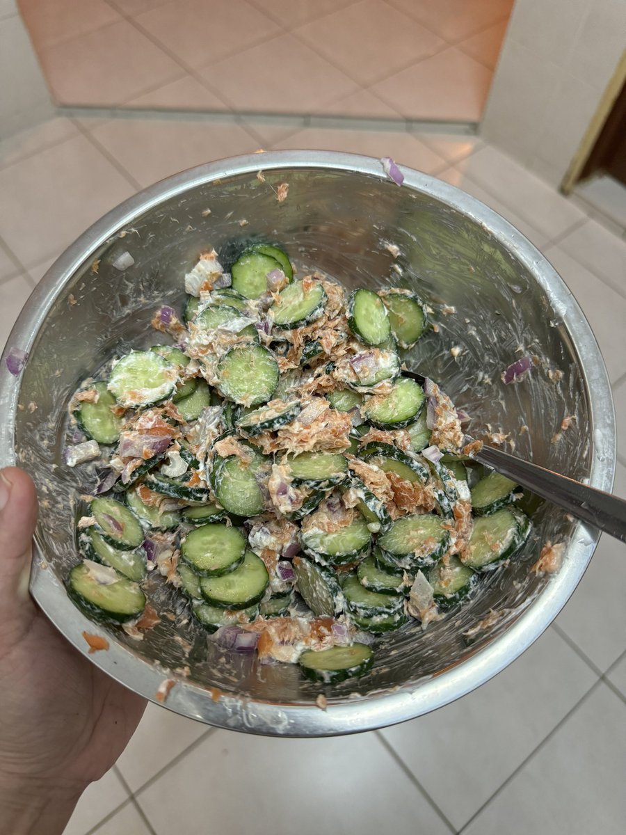 OwToTheZie's tweet photo. The best salad ever!!!

Japanese Cucumber
Cream Cheese
Smoked Salmon
Lemon squeeze
Salt
Black Pepper
Purple Onion https://t.co/dXNe3tk8ia