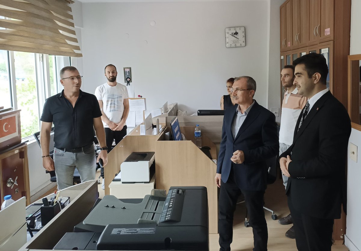 📍Ayvacık Kaymakamlığı 

İlçemiz Kaymakamı Melikşah Şahin’i İlçe Başkanımız Kemalettin Gökçe, Belediye Başkanımız Refahittin Şencan ile ziyaret ederek güzel ilçemize dair istişarelerde bulunduk, görev yapan personele kolaylıklar diledik.