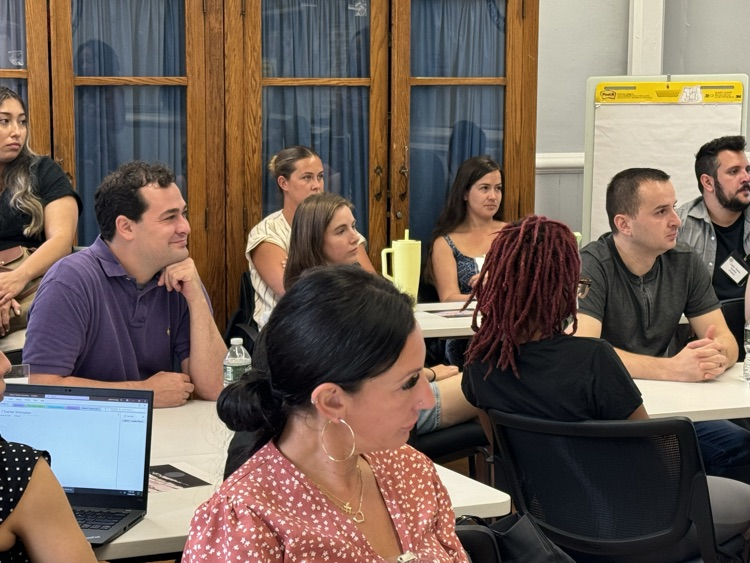 Csd7Bx's tweet photo. @csd7bx welcomes our new teachers 👏🏽👏🏽 you have joined a district that is on the move, and you are now part of the bridge to generational success. You will be elated by the hard work of our students; their talents and passion for success will change your lives Welcome to D7 https://t.co/HpturWqUxC