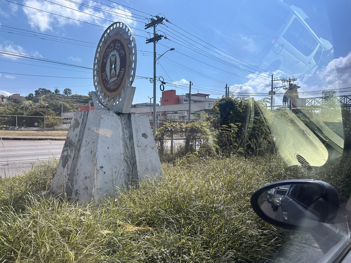 RubenMeto's tweet photo. @Mayer @Panamaalcaldia creo que este Club se olvido de esto hace rato, y una limpiadita por aquí fast! No queda nada mal para que nuestra ciudad siga brillando ✨y por seguridad 

📍San Miguel Arcángel https://t.co/24AnMa0OrY