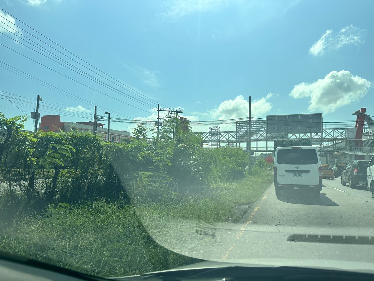 RubenMeto's tweet photo. @Mayer @Panamaalcaldia creo que este Club se olvido de esto hace rato, y una limpiadita por aquí fast! No queda nada mal para que nuestra ciudad siga brillando ✨y por seguridad 

📍San Miguel Arcángel https://t.co/24AnMa0OrY