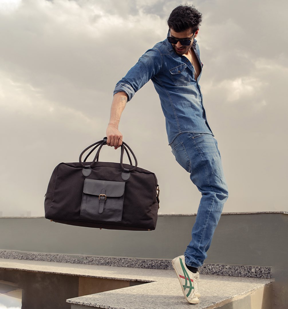 monabindia's tweet photo. Pack it all in with our versatile duffle bags from the EcoKlan range! 🥹

Whether it’s a weekend getaway, a gym session, or a daily commute, our bags offer style and functionality. 😎

Carry your essentials the planet friendly way! 🌍

#MonaB #MonaBIndia #EcoKlan #NewLaunch https://t.co/A1V2LTCPYm