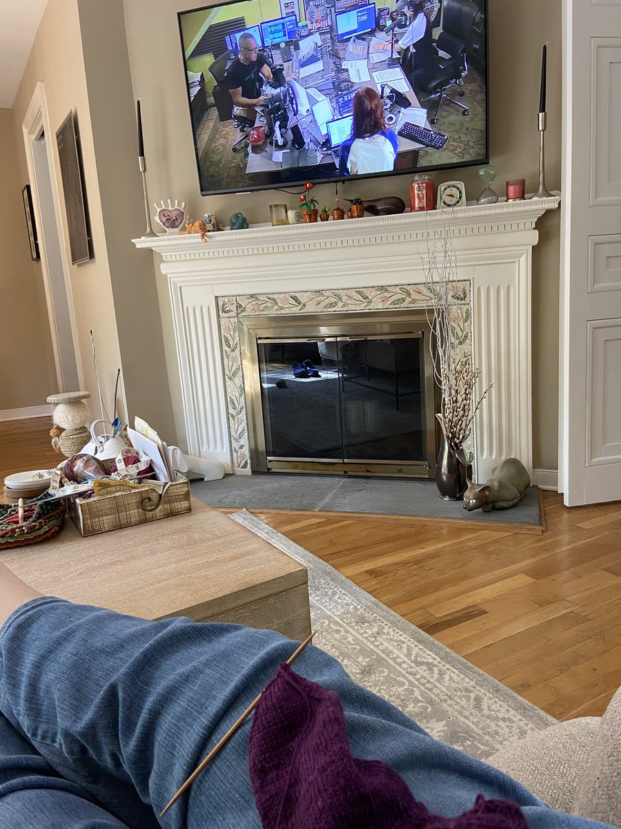 Day off with <a href="/StephMillerShow/">Stephanie Miller</a> and yarn. @RadioGuyChris is looking fab!!