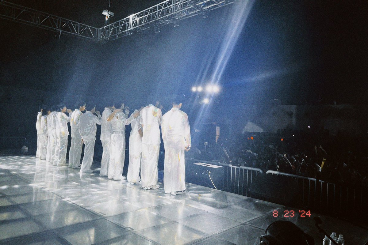 _asterofc's tweet photo. Hi Twinkles, days has passed since our Debut Showcase and yet it still feels surreal that SOOOO MANYY of you has joined us that day! ⭐️ We are very thankful for your everlasting support and we will always strive to give you THE BEST because you Twinkles has also been THE BEST! 

Also a huge gratitude to the Twinkles who has given us our very own Microphones! 🥹 We were shocked and surprised that you has given us this special gift that we loved using during the showcase 💜

This moment will stay as a core memory to all of us!🪻✨

We hope you enjoyed the show and we hope to see you again soon! 😉

#ASTER #AsterImAnIdol