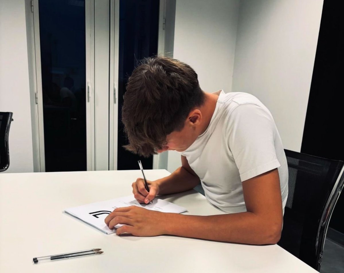 BianconeriZonEs's tweet photo. La #Juventus ha fichado al lateral de 15 años Jacopo #DelFabro de #Udinese. Se le considera uno de los mejores talentos italianos en el nivel de menores de 15 años. 

[@NicoSchira] 🟢 https://t.co/whKRNgq2d7