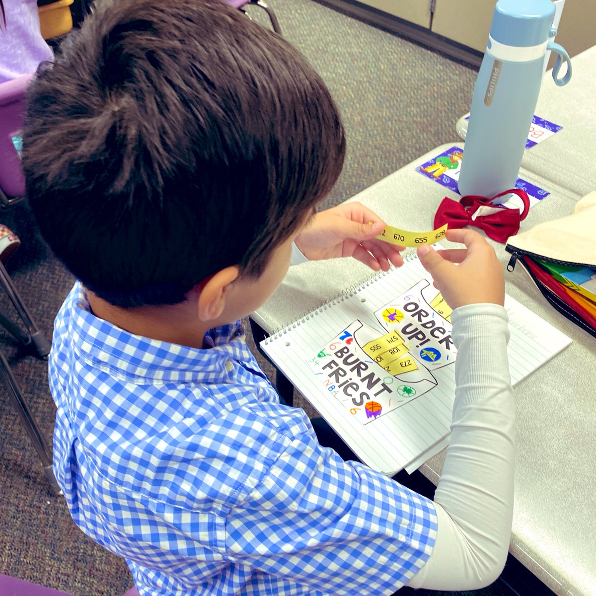 MrsCathyHeimel's tweet photo. We are comparing and ordering numbers! Numbers in order? Order up! 🍟 Out of order? Eww, burnt fries! #csethirdgrade #Room214 @CSE_Chameleons https://t.co/2DtTanq81P