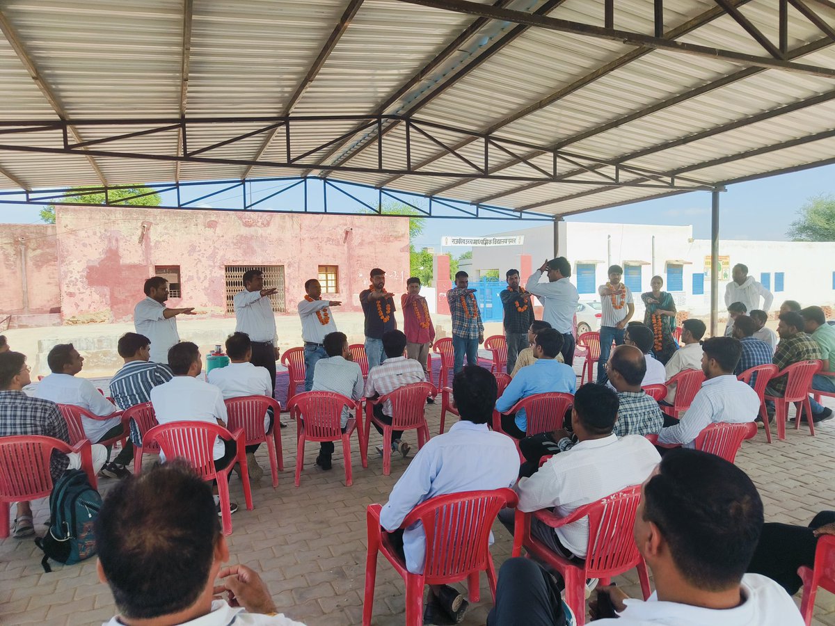 #पुगल (बीकानेर) कार्यकारिणी का निर्वाचन 
राज कुमार जी जाखड़ अध्यक्ष 
खिया राम जी ब्लॉक मंत्री सहित समस्त निर्वाचित कार्यकारिणी को शुभकामनाएं l
उम्मीद करते हैं आप संगठन की मजबूती में महती भूमिका निभाएंगे l
जय संगठन जय रेसला
<a href="/PRESIDENTBKN2/">GIRDHARI GODARA प्रदेशाध्यक्ष रेसला</a> <a href="/DrAshokJat/">Dr. Ashok Jat</a> <a href="/MohanSihag24/">Mohan sihag</a>