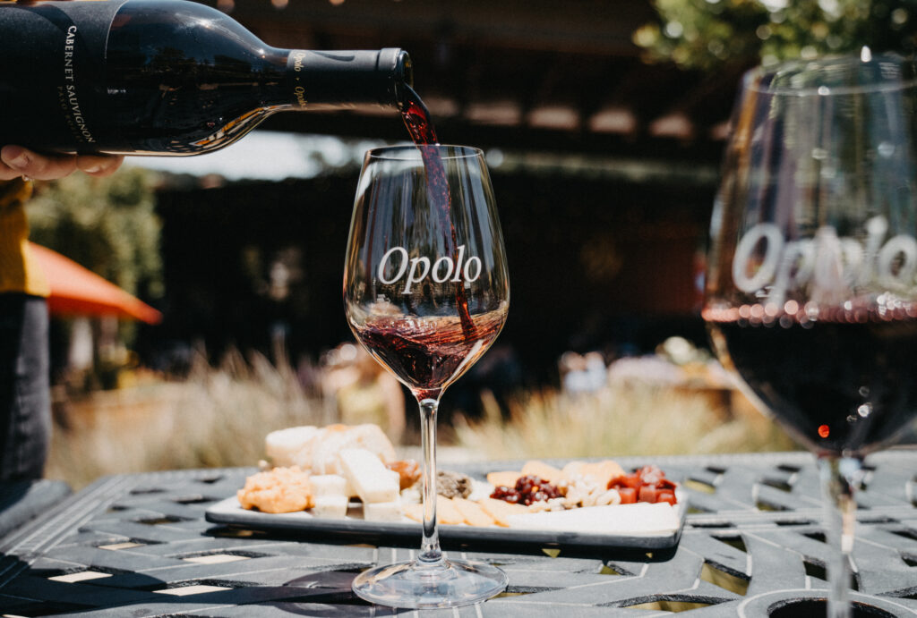 Fab wine tasting (and pizza) yesterday at Opolo Vineyards in Paso Robles, California. Thanks to our server, Jeff. Tremendous wines, including their Mountain Zinfandel; great old/new world flavors. #FoodTravelChat <a href="/VisitCA/">Visit California</a> #NationalRedWineDay <a href="/OpoloWines/">Opolo Wines</a> <a href="/VisitPaso/">Visit Paso Robles</a> #wine #travel