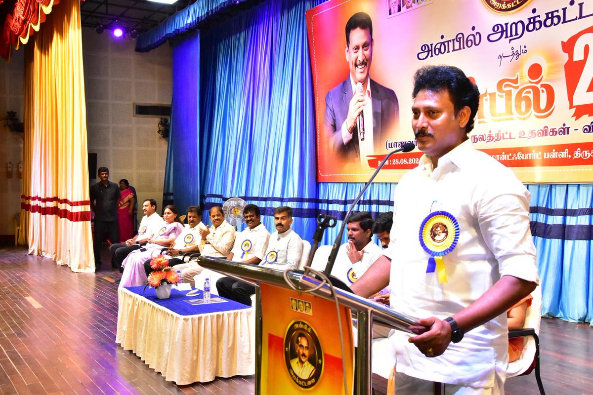 duraivaikooffl's tweet photo. அன்பில் அறக்கட்டளை சார்பில் காலம் சென்ற அண்ணன் அன்பில் பொய்யாமொழி அவர்களின் 25-ஆம் ஆண்டு நினைவு நாள்  நிகழ்வு இன்று நடைபெற்றது. இந்த விழாவில் நான் சிறப்பு விருந்தினராகப் பங்கேற்று உரையாற்றினேன்.

அமைச்சர் அன்பில் மகேஸ் பொய்யாமொழி அவர்களின் தலைமையில், அவரது தந்தை அன்பில் பொய்யாமொழி அவர்களின் நினைவாக ஒவ்வொரு ஆண்டும் மாணவர் வழிகாட்டும் நிகழ்ச்சி - நலஉதவிகள் வழங்கும் விழா - சான்றோர்க்கு விருது வழங்கும் விழா ஆகிய முப்பெரும் விழா நடைபெற்று வருவது பாராட்டுக்குரியது.

அன்புச்சகோதரர் அமைச்சர் மகேஸ் அவர்களின் தாத்தா, அன்பில் அய்யா அவர்கள் திராவிட இயக்கத் தூண்களில் ஒருவர்.

தந்தைப் பெரியார் அவர்களைப் பின்பற்றி அண்ணா அவர்களுடன் இணைந்து செயல்பட்டார். முத்தமிழறிஞர் கலைஞர் அவர்களுக்கு அய்யா அன்பில் பெரும் துணையாக இருந்தார்.

அய்யா அன்பில் ஏழை,எளிய மக்களிடம் மிக எளிமையாகப் பழகினார். அவர் அமைச்சர் ஆனபோதும், அப்படியே அவர்களிடம் நடந்து கொண்டார்.

அன்பில் அய்யா அவர்களிடம் சென்றால், நமது பிரச்சனைகளை தீர்த்து வைப்பார் என்று இப்பகுதி பொதுமக்கள் அவரைப் பெரிதும் நம்பினார்கள்.

அன்பில் அய்யா இயக்கத் தந்தை தலைவர் வைகோ அவர்களை சொந்தத் தம்பியாகவே பாவித்தார். கலைஞருடன் நல்ல தொடர்பில் இருந்தபோதும், 1978-ஆம் ஆண்டு அவர் முதன் முதலாக நாடாளுமன்ற மாநிலங்கள் அவை உறுப்பினர் ஆவதற்கு அன்பில் அய்யா தான் காரணமாக இருந்தார்.

அதைப்போல இன்று நான் திருச்சி நாடாளுமன்ற உறுப்பினர் ஆவதற்கு அவருடைய பேரன், என் அன்புச் சகோதரர் அன்பில் மகேஸ் பொய்யாமொழி அவர்கள் பெரிதும் காரணமாக இருந்தார். அவருக்கு நான் எப்போதும் நன்றிக்கடன் பட்டவனாக இருப்பேன்.

நான் நன்றி அறிவிப்பின்போது பொதுமக்களிடம் தெரிவித்தவாறு, திருச்சி தொகுதி மக்களின் மேன்மைக்காக இரட்டைக் குழல் துப்பாக்கி போல, மருது சகோதரர்களைப் போல இணைந்து செயல்படுவோம்.

அன்பில் அய்யாவின் மறுவடிவமாக நான் அமைச்சர் அன்பில் மகேஸ் பொய்யாமொழி அவர்களைப் பார்க்கிறேன். அதே உழைப்பு, மதிநுட்பம் இவையெல்லாம் அவரிடம் இருக்கிறது.

குறுகிய காலத்தில் அவர் பேச்சாற்றலை வளர்த்துக் கொண்டார். அதனால் அவர் நாடு போற்றும் அமைச்சராக இருக்கின்றார்.

அமைச்சர் அன்பில் மகேஸ் பொய்யாமொழி அவர்களால் அன்பில் கிராமம் பெருமைப்படுகிறது. அவர் சட்டமன்ற உறுப்பினராக தேர்வு செய்யப்பட்ட திருவெறும்பூர் தொகுதி பெருமையடைகிறது. நம் திருச்சி மாவட்டமே பெருமை கொள்கிறது. திராவிட முன்னேற்றக் கழகம் பெருமையடைகிறது.

அமைச்சர் அன்பில் மகேஸ் பொய்யாமொழி அவர்கள் பள்ளிக்கல்வித் துறையில் நாடு பாராட்டும் பல திட்டங்களை அறிமுகப்படுத்தியதால் சிறந்த அமைச்சராக, சிறந்த சட்டமன்ற உறுப்பினராக, சிறந்த திமுக மாவட்டச் செயலாளராக அவர் பாராட்டப்படுகின்றார்.
இங்கு திரண்டிருக்கும் மாணவச் செல்வங்களுக்கு தந்தை ஸ்தானத்தில் இருக்கும் நான் சில அறிவுரைகளைச் சொல்கிறேன்.

"அருள் இல்லாதவர்க்கு அவ்வுலகம் இல்லை
பொருள் இல்லாதவர்க்கு இவ்வுலகம் இல்லை" என்று திருவள்ளுவர் கூறுகின்றார்.

குணம் இல்லாதவர்க்கு எவ்வுலகமும் இல்லை என்று பிறர் சொல்லக் கேட்டிருக்கிறேன்.

நாம் கற்ற கல்வியால் அருளைப் பெற முடியும். அரசுத் துறையில் நம்முடைய மாவட்ட ஆட்சியர் திரு.பிரதீப்குமார் அவர்களைப் போல, ஒரு உயர் அதிகாரியாக உயரலாம். ஒரு சிறந்த அமைச்சராக அன்புச்சகோதரர் திரு.அன்பில் மகேஸ்பொய்யாமொழி போல உருவாகலாம், தனியார் துறையில் கூகுள் நிறுவனத்தின் முதன்மை செயல் அதிகாரியான திரு.சுந்தர்பிச்சை போல உயரலாம் அல்லது கற்ற கல்வியின் துணையுடன் சுயதொழில் புரிந்து தொழில் அதிபராக உயரலாம்.

ஆனால், நற்குணங்கள், நற்பண்புகள் இல்லையென்றால் கற்ற கல்வியால் பயன் இல்லை. அந்தக் கல்வியால் பெற்ற அருளை இழக்க நேரிடும். அந்தக் கல்வியால் ஈட்டிய செல்வத்தை இழக்க நேரிடும்.

ஆகையால் கல்விக்கு நிகரானது நற்பண்புகள். அந்த நற்பண்புகளை பெற்றோரிடம் இருந்து பெறமுடியும். ஆசிரியர்களிடம் இருந்து பெறமுடியும். ஏன் நல்ல நண்பர்களிடம் இருந்து கூட பெறமுடியும். நல்ல நண்பர்கள் கிடைப்பதன் மூலம் இந்த குணநலன்களைப் பாதுகாக்க முடியும். ஆனால்  கூடாசேர்க்கையால் தீயபண்புகள் உடைய நண்பர்களால் நாம் அனைத்தையும் இழக்க நேரிடும்.

ஆங்கிலத்தில் ஒரு பழமொழி உண்டு.

Show me your friend , I will tell what you are

"உன் நண்பனைக் காட்டு உன்னைப்பற்றிச் சொல்கிறேன்" என்பதுதான் பொருள்.

ஏனென்றால் நம்மைச் சுற்றியுள்ள நண்பர்களை வைத்துதான் சிந்தனையும், செயல்பாடும் சார்ந்து இருக்கும்.
ஆகவே, சாதி, மத அடையாளங்களைக் கடந்து நற்பண்புகளை உடையவர்களை நண்பர்களாகத் தேர்ந்தெடுக்க வேண்டும்.

சாதி, மதங்களைக் கடந்து என்று நான் குறிப்பிடும்போது ஒன்றை நினைவுகூற விரும்புகிறேன்.
