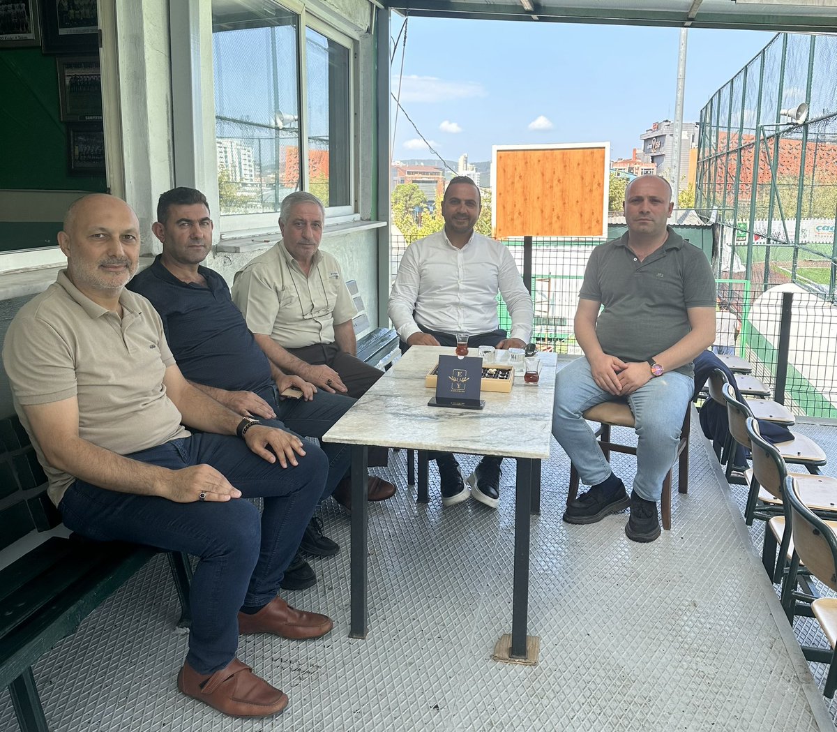 Ümraniye Akparti ilçe.baş.yar. Zülfikar Anbarkaya
İlçe ykü Bahtiyar Zurnacı 
Tepeüstü Mah baş. Yaşar Tosun
Parseller Mah baş. Kasım Çaglayan bugün
misafirim oldu nazik ziyaretlerine 
teşekkür ederim..