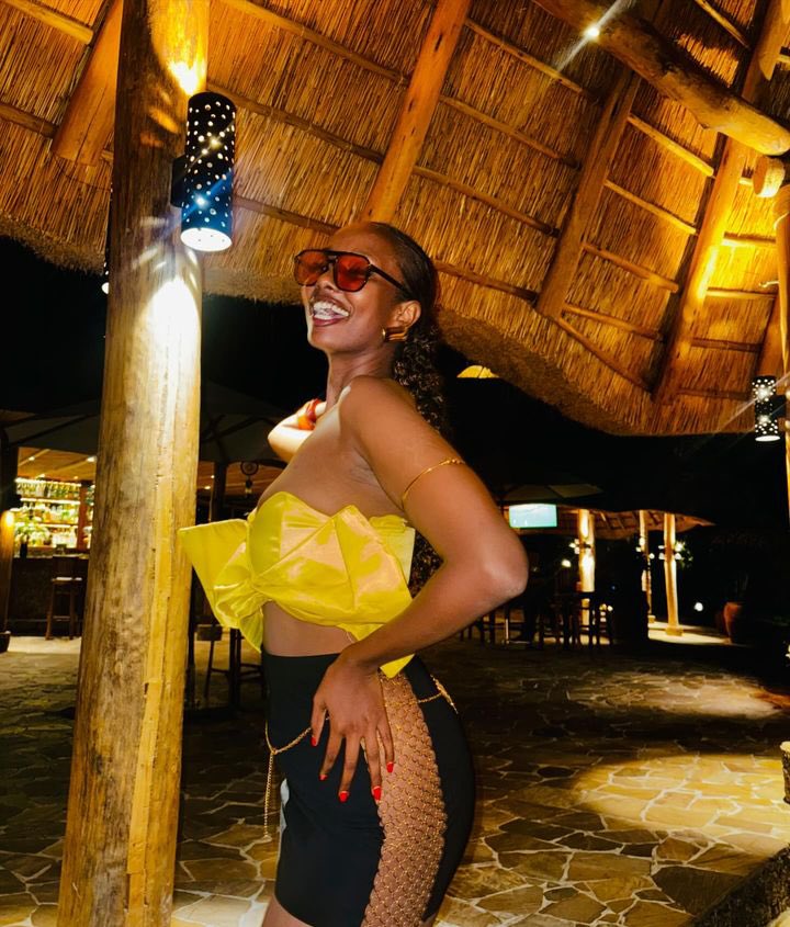 visitrumonge's tweet photo. 😍 « Enjoying this summer as a very demure, mindful , elegant and considerate person 😅»- @LiesseLoganne at Sunstone Beach
#sunstonebeach #bestoftheday #burundionthemap🇧🇮 #Visitrumonge #rumongetour #Burundi #sunstonebeachhotel #Rumonge #rumongebeach #Burundi #bestof257 https://t.co/ZfyQMzWuxe