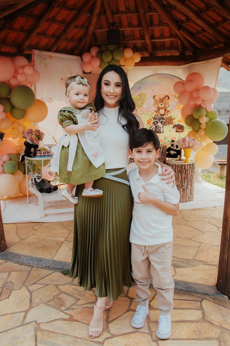 eithaiis_'s tweet photo. Minha doce Luiza e seu primeiro ano iluminando nossas vidas 🧡🌸 https://t.co/3hkfCsmZMJ