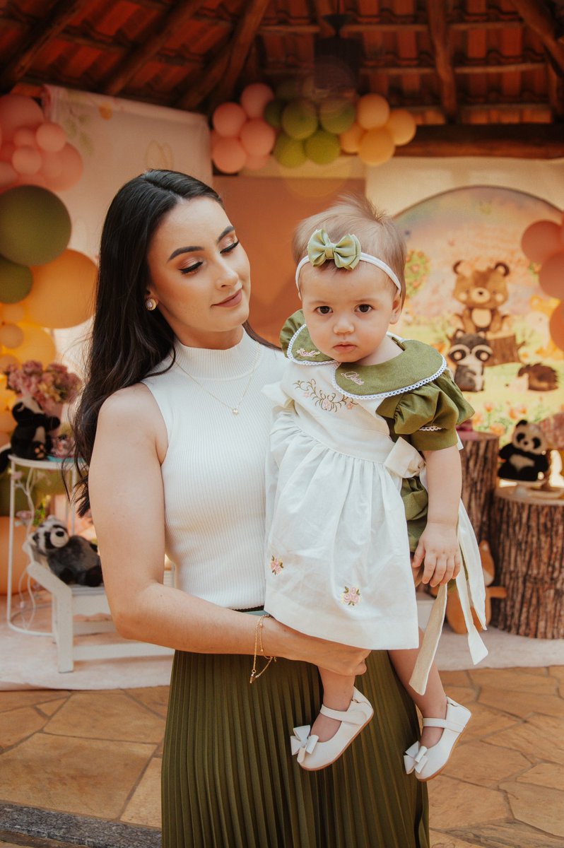 eithaiis_'s tweet photo. Minha doce Luiza e seu primeiro ano iluminando nossas vidas 🧡🌸 https://t.co/3hkfCsmZMJ
