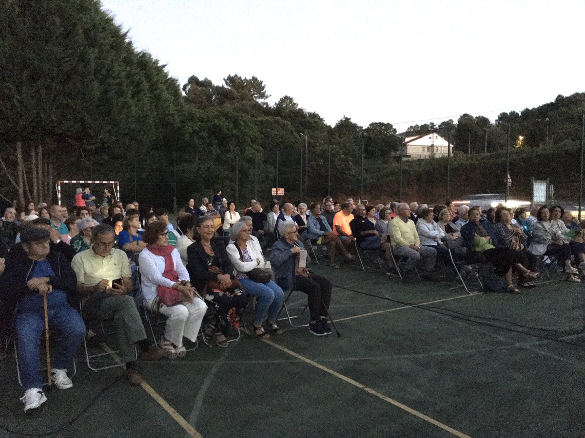 O filme Pradolongo encheo o <a href="/cinenaruagal/">Cine na rúa</a> en Vilavidal (Ramirás). Domingo 25 agosto 2024. 16 anos despois da estrea segue de Concello en Concello, emocionando a todas as idades. <a href="/TVGalicia/">TVG</a> <a href="/DeputacionOU/">Deputación de Ourense</a>