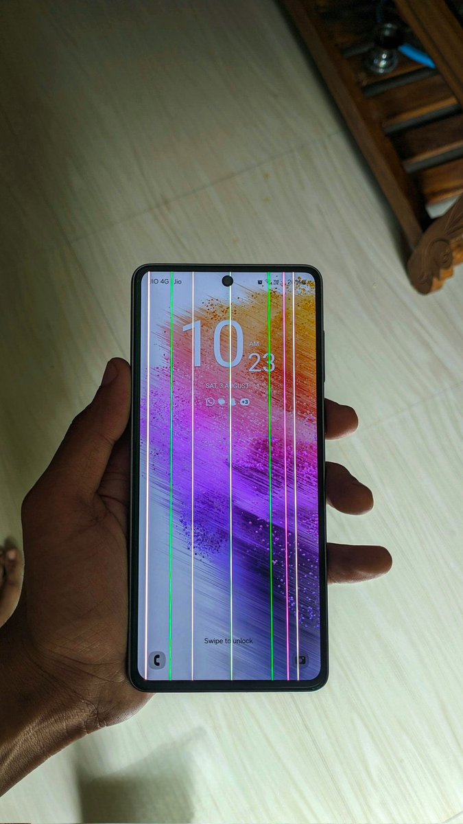 Ahin_zx's tweet photo. After software update,my @SamsungIndia phone got green line issue.Even though I contacted the service center and customer care,they refused a free replacement because my warranty expired.But especially since oneplus offers free replacements for the same issue,even out of warranty https://t.co/rQ47lApv7T