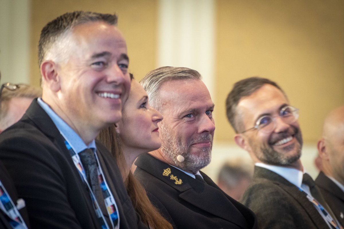 CMC_NATO's tweet photo. Strategic communications are crucial for our deterrence. 

Winning the battle of the narrative requires substantial capabilities and a close cooperation between commanders and communicators.

Inspiring to see 500 #NATO military communicators in one room with one task 💪✍️

#NCC24 https://t.co/JLlPyUB0om