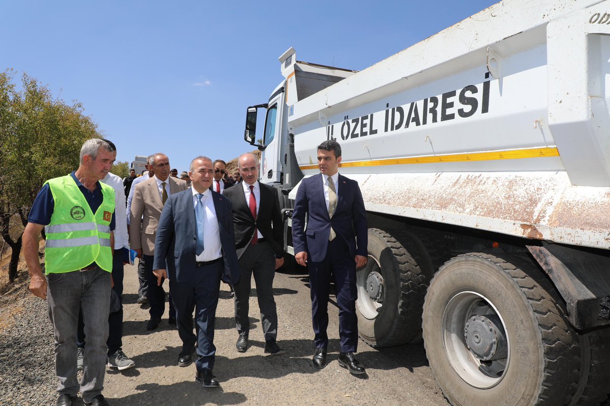 AlacakayaResmi's tweet photo. Valimiz Numan Hatipoğlu, İl Özel İdaresi’nin İlçemizde yürütmüş olduğu faaliyetlerini yerinde inceledi. https://t.co/vyhQsLXlyR
