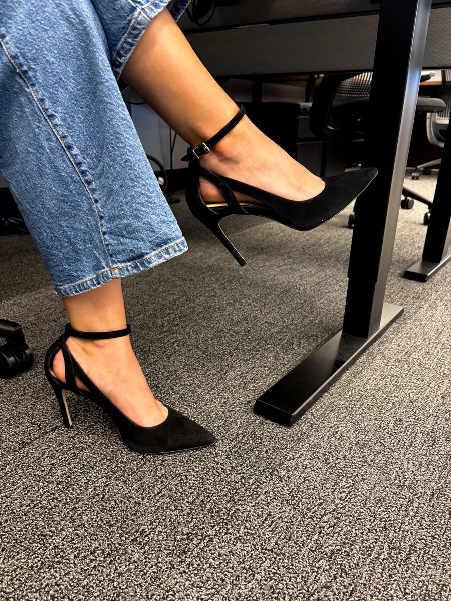 crosscountrymtg's tweet photo. 👟 👠 👢 👡 👞 🥿
These shoes are made for working.
#ThisIsCCM #ShoeCam #Shoes #Sneakers #Nike https://t.co/DnBKXj54E0