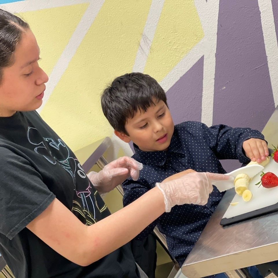 LongIslandCares's tweet photo. A healthy meal can fuel endless possibilities! 💪 Support our Kids Cafe program to make sure every child has the energy to learn and grow. 🌟 

Learn more: https://t.co/c65Diwjy7H 

#MotivationWednesday #KidsCafe #FightChildHunger https://t.co/m0bWeeqJE0