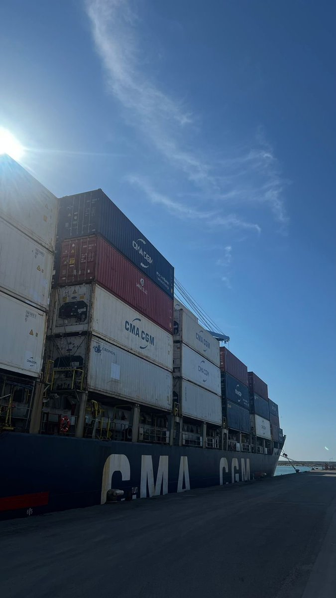 TC2mdp's tweet image. Buque de contenedores #Platón #CMA amarrado en muelle de ultramar puerto Mar del Plata
Comenzamos a operarlo en un rato con servicio de estiba #Hipocoop
Entre las importaciones bajamos autopartes, redes e insumos de iluminación