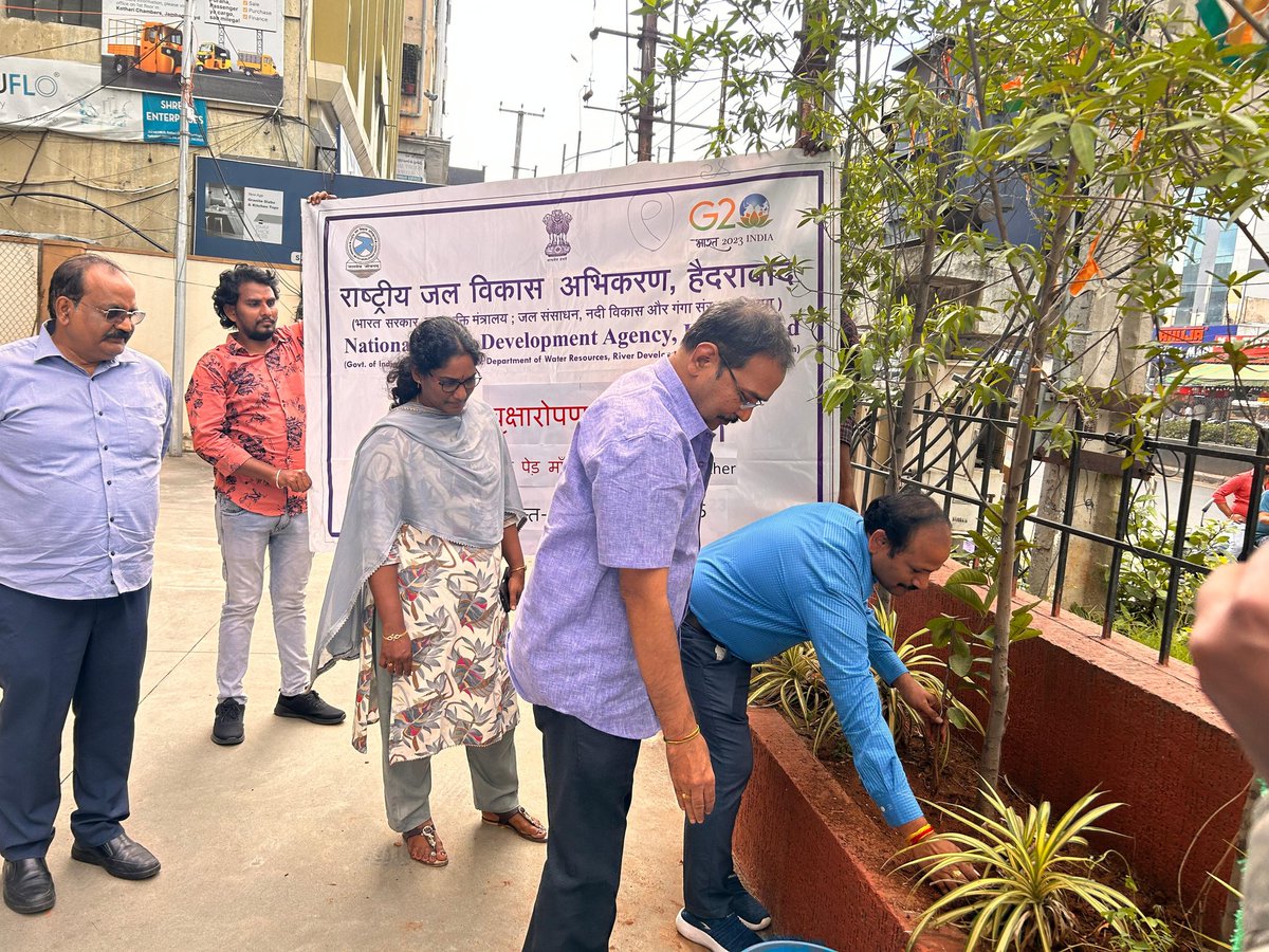 NWDA_MOWR's tweet photo. दिनांक 28.08.2024 को राजविअ, हैदराबाद में ''एक पेड मॉं के नाम'' वृक्षारोपण अभियान के तहत राजविअ परिसर में पौधारोपण किया गया।
#tree4mother
@DoWRRDGR_MoJS https://t.co/pYbFRjP0Nb
