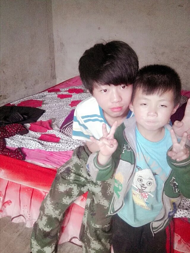 Linuo104's tweet image. 闲暇之际登上了好久的没有登录过的QQ，本想翻译一下自己年少时记录的点点滴滴这，突然看到近期有一个访问是我妈于是我点开我妈的空间全是那是的我 我记录世界我妈记录我嘿嘿