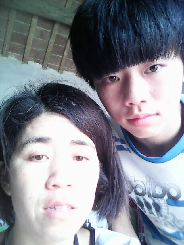 Linuo104's tweet image. 闲暇之际登上了好久的没有登录过的QQ，本想翻译一下自己年少时记录的点点滴滴这，突然看到近期有一个访问是我妈于是我点开我妈的空间全是那是的我 我记录世界我妈记录我嘿嘿