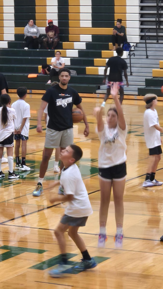 revtvoss's tweet photo. Looking on with the host @TyHaliburton22 @ProCamps sponsored by @caresource https://t.co/oaVElFWma5
