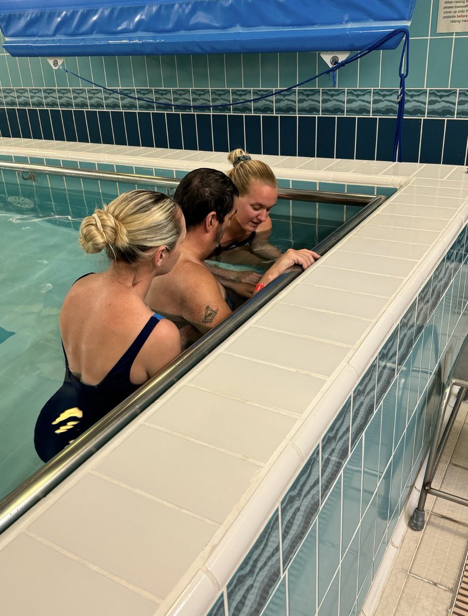 Making a splash in yesterday’s therapy session💧🌊. Utilising resources and using the properties of water to creative innovative rehab for our inpatients with our new hydrotherapy service ✨

Images taken and posted with informed consent.