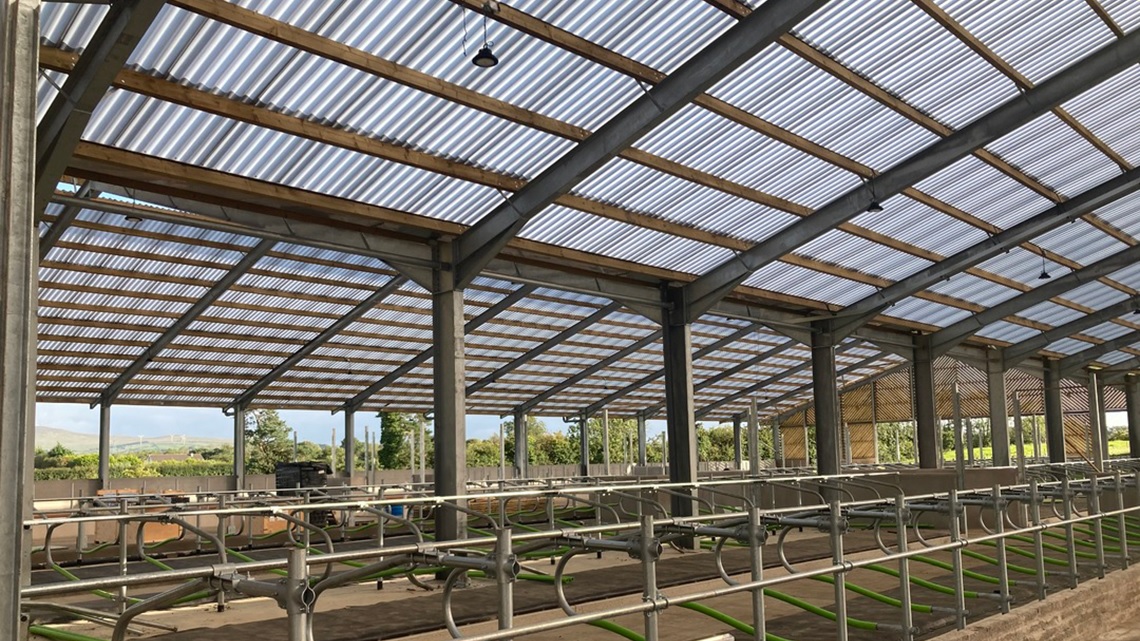 EuronitIreland's tweet photo. Create a bright and temperate environment in your farm building with our 𝗧𝗵𝗲𝗿𝗺𝗮𝗧𝗲𝗰 𝗛𝗲𝗮𝘁𝗴𝘂𝗮𝗿𝗱 product: 💡Increases light in the unit💡Repels infrared rays💡Thermally insulating💡Reduces condensation levels💡Grant Approved  #EuronitIreland #ThermaTecHeatguard https://t.co/fbnSEjyRBs
