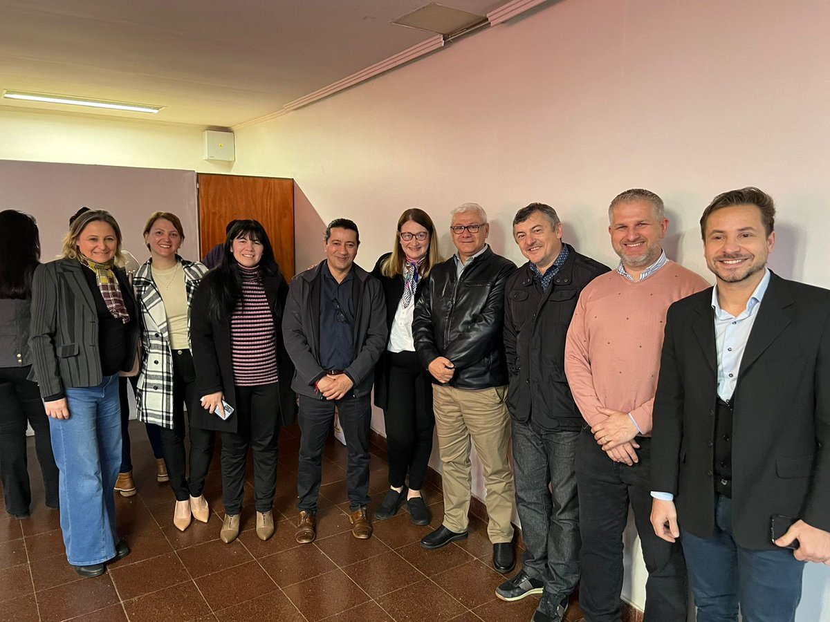 En el Salón Oval de Educación se realizó una capacitación destinada a los docentes del Programa de Educación Profesional Secundaria, la misma estuvo a cargo de la Prof. María Marta Vargas, Coordinadora Nacional del Programa.   <a href="/grillo141/">Ruben Dario</a>