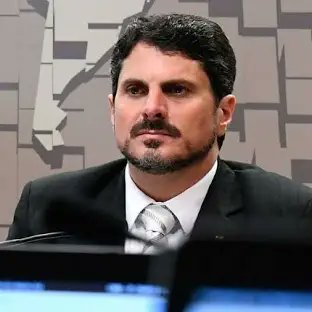 Dois aproveitadores do erário, o gado só escolhe quem exala ódio e é contra o bem estar do povo. 

Nas eleições Municipais de 2024 vamos limpar as prefeituras/Câmaras, em 2026 limparemos a Câmara e o Senado.

NÃO PRECISAMOS DESSES LIXOS NO SENADO, FORA GOLPISTAS CORRUPTOS ... 👇