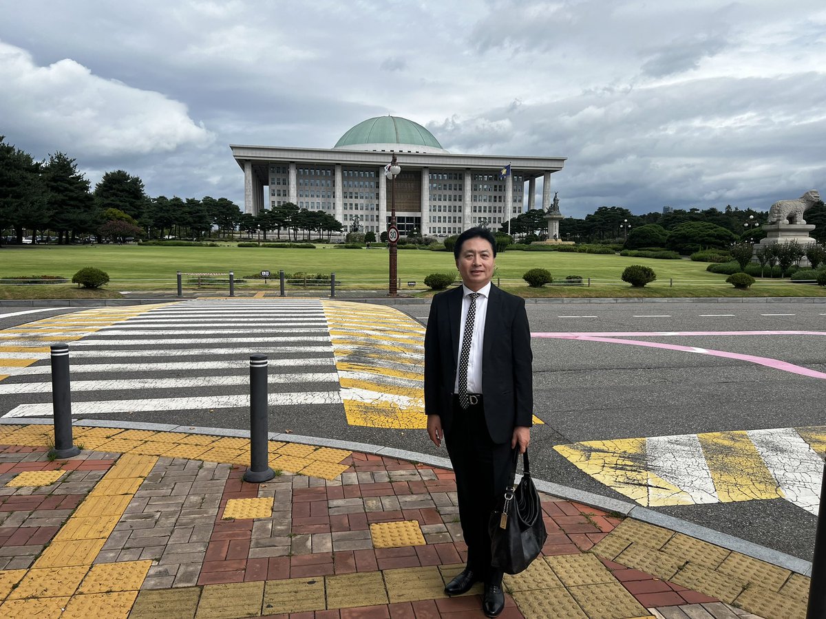 8月19日，在韓國國會議員會館拜會最大在野黨-民主黨的Yang Moon -seok議員。 8月19日、私たちは韓国国会議事堂に最大野党「共に民主党」のYang  Moon -seok先生を表敬訪問した。