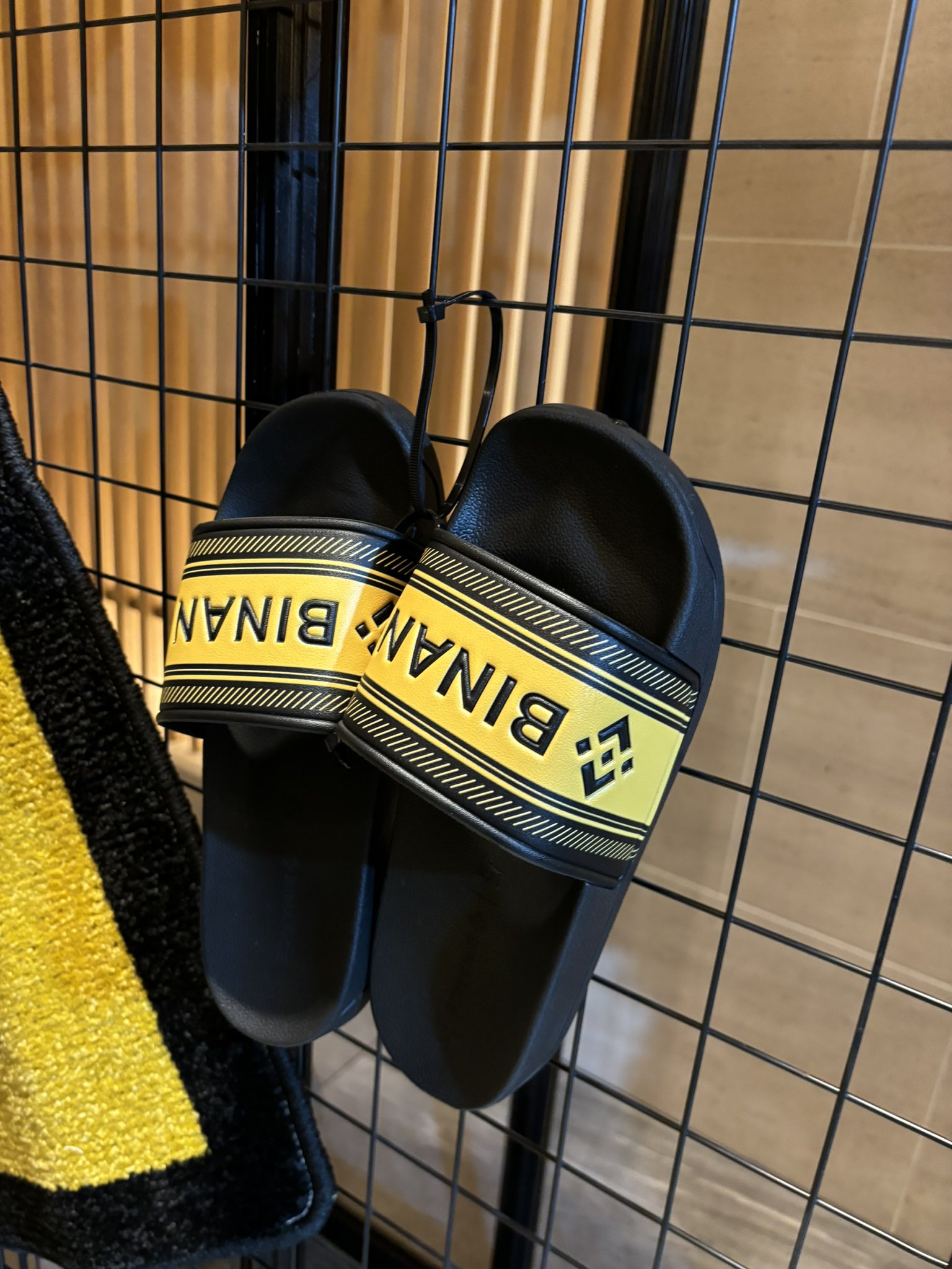 Binance トランク キャリーケース バイナンス 新品未使用（たまらん坂 