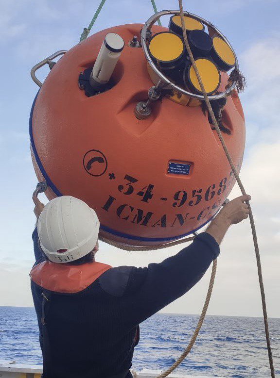 IEO_Cadiz's tweet photo. #STOCA | Comenzamos la campaña con los trabajos en el Estrecho de Gibraltar monitorizando las estaciones GIF. Además recuperamos y volvimos a largar el fondeo de Espartel en su 20 aniversario.
#STRAITS #ESMARES3 #EstrategiasMarinas https://t.co/ygnIkV1lSi