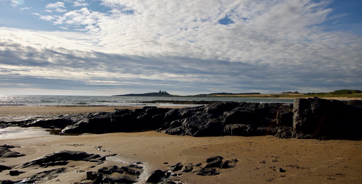 There was an 'end of the season' feel to Low Newton this morning. It's wonderful seeing families enjoying the beautiful #Northumberland coastline but I also enjoy this tipping point when sea and sand begin to lose human presence 😀