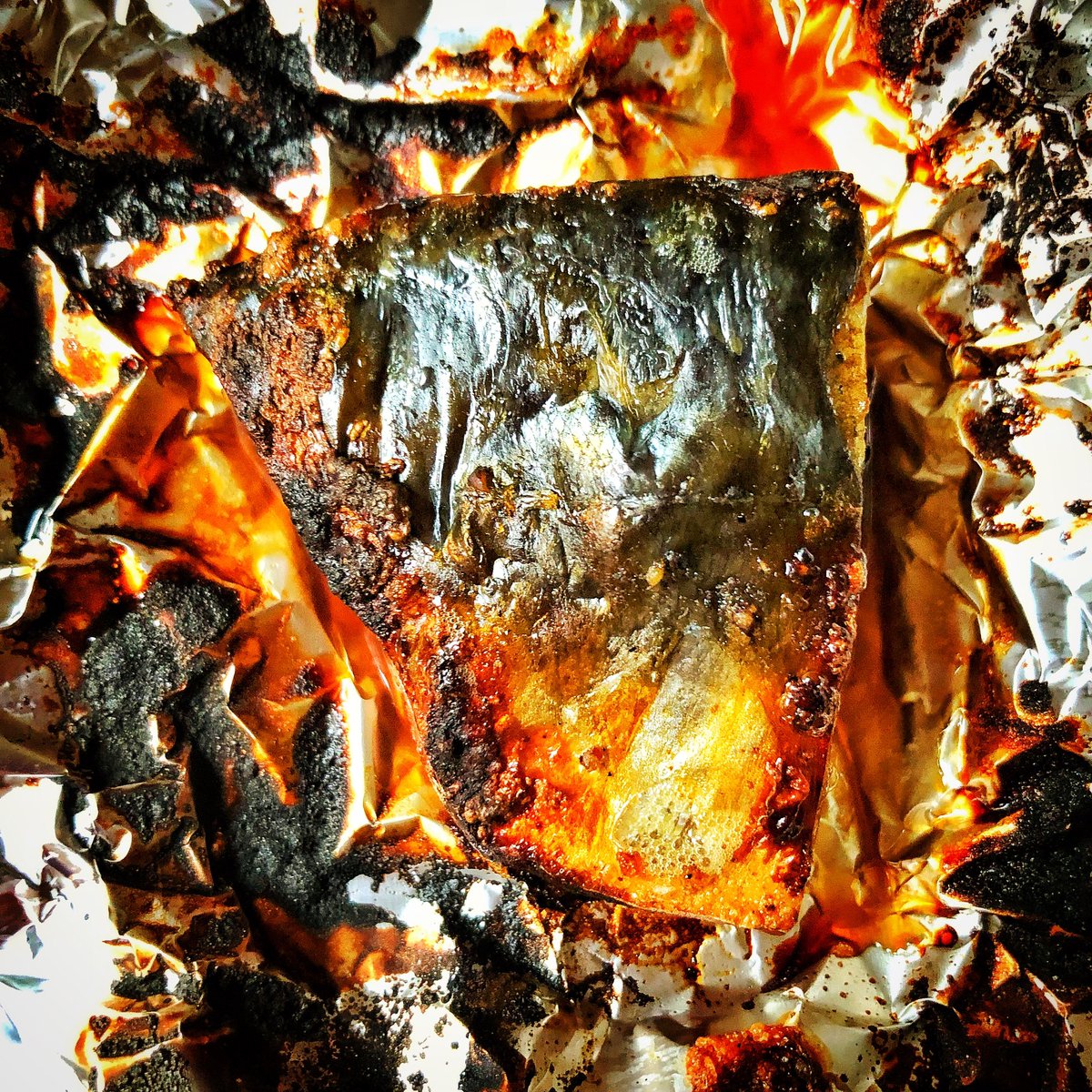 kikutaroid's tweet image. 焼魚
#鯖 #mackerel #lightlyseasoned
#すき焼きのタレ #僅か #sukiyakisauce #fewdrops #forburntflavoring
#ovengrilling
#お弁当 #bento