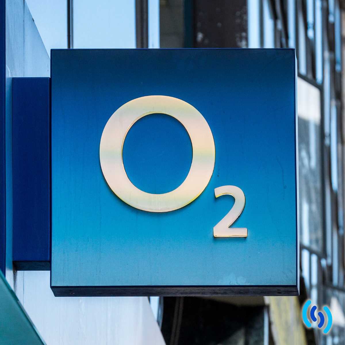 simpaticocomms's tweet photo. Buying O2 business phones direct from O2 – that's the obvious way to go, isn’t it? They’ll offer the best price, won’t they? You’d think the answer to both of these questions would be, ‘yes’, but you could well be wrong. Find out why here https://t.co/nfBzWAdGLN #businessmobiles https://t.co/1pY5FjTLBZ