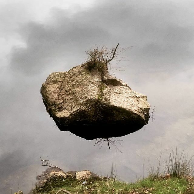 This photo is an example of how optical illusions play with your mind. 

First you see a rock floating in the air and then...
