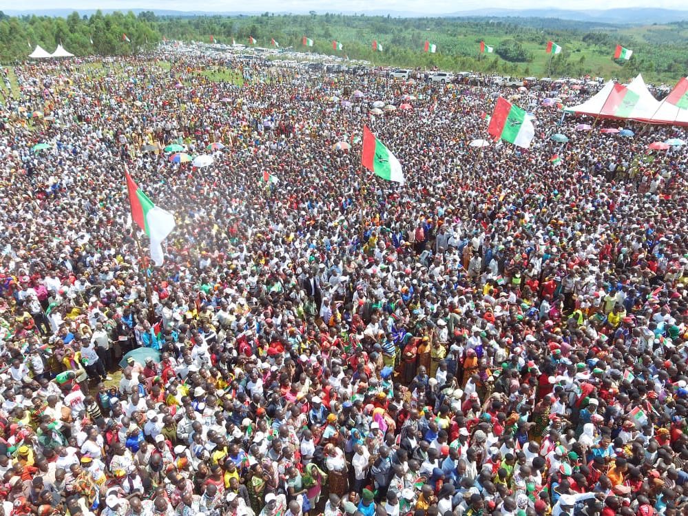 Patriote257's tweet photo. Turabahaye ikaze bantu b'Imana igenekerezo rya 31 muze mwirabire icarico imbonerakure. Hariho abagikekeranya ariko nibahashika bazotaha bemeye. Igihugu ntigishobora kugwa mukaga imbonerakure tuhari, dutegerezwa gukingira igihugu.
#ImbonerakureDay 👊👊🦅🦅 https://t.co/lqAlBig6Rx