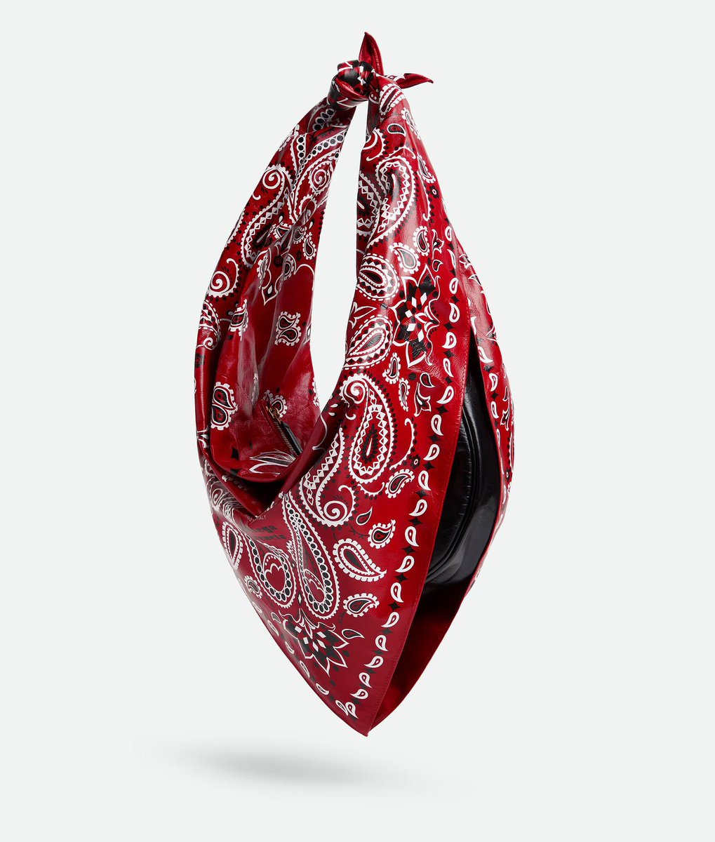StreetFashion01's tweet photo. Bandana Hand-Bag by Bottega Veneta (2024) https://t.co/z9oLpEZ8Ui