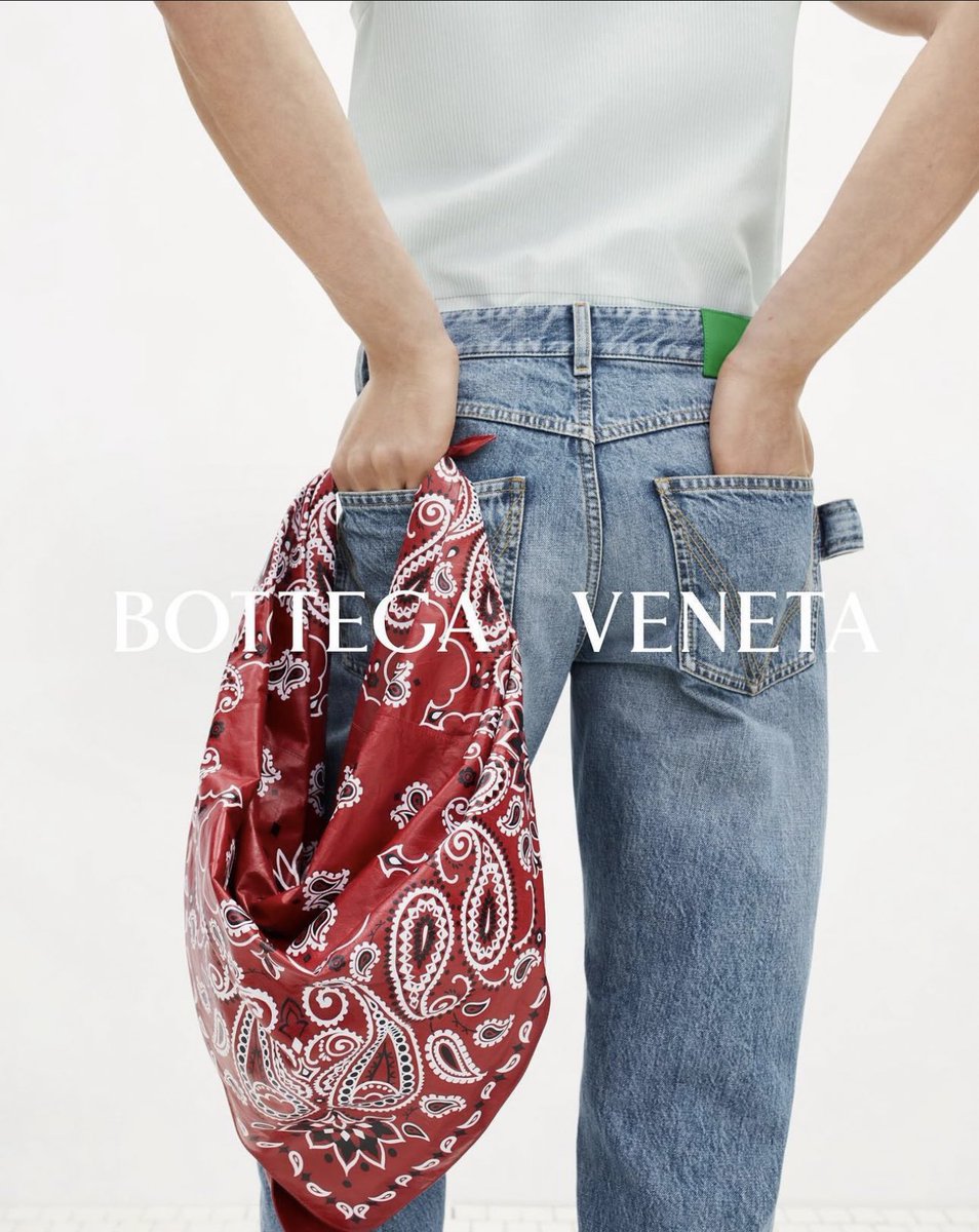 StreetFashion01's tweet photo. Bandana Hand-Bag by Bottega Veneta (2024) https://t.co/z9oLpEZ8Ui