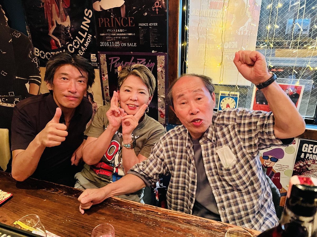 nacomitanaka's tweet photo. ブルーズソングの訳詞で有名な社会学者の中河先生に会いに行って来たー。楽しすぎて頭空っぽになりました。マル。ナコ���の夏休みの日記より。#7peace  #中河伸俊教授　#bluesandsoulrecords #黒い蛇はどこへ https://t.co/mtAA22T2FZ