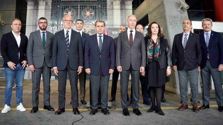 Paylaş, paylaştır.  #TaraftarİstifaBekliyor